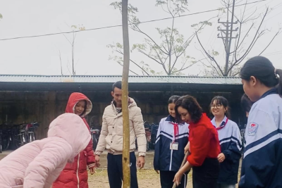 Mùa xuân là tết trồng cây, làm cho đất nước càng ngày càng xuân.🌸🌸🌸🌸🌸 🪴🪴🪴🪴🪴 Sáng ngày 3/2 ngay sau Lễ phát động Tết trồng cây năm 2025, Thầy và trò Trường THCS Châu Sơn tổ chức trồng 7 cây bằng lăng trong khuôn viên nhà trường.