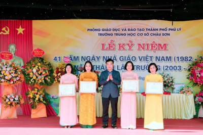 Nhà giáo tiêu biểu năm 2024 ngành Giáo dục Phủ Lý: Cô giáo Đỗ Thị Hiếu trường THCS Châu Sơn Phủ Lý.