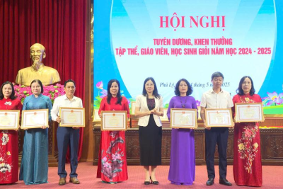 Ngày 14/5/2025, Phòng GDĐT thành phố Phủ Lý tổ chức Hội nghị tuyên dương tập thể, giáo viên, học sinh giỏi năm học 2024-2025