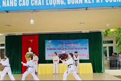 Tiết mục ra mắt Câu lạc bộ Võ thuật đã mang đến không khí sôi động và đầy khí thế!Những động tác dứt khoát, mạnh mẽ, kết hợp cùng tinh thần kỷ luật và sức trẻ của các học sinh THCS Châu Sơn đã chinh phục người xem ngay từ những phút đầu tiên.